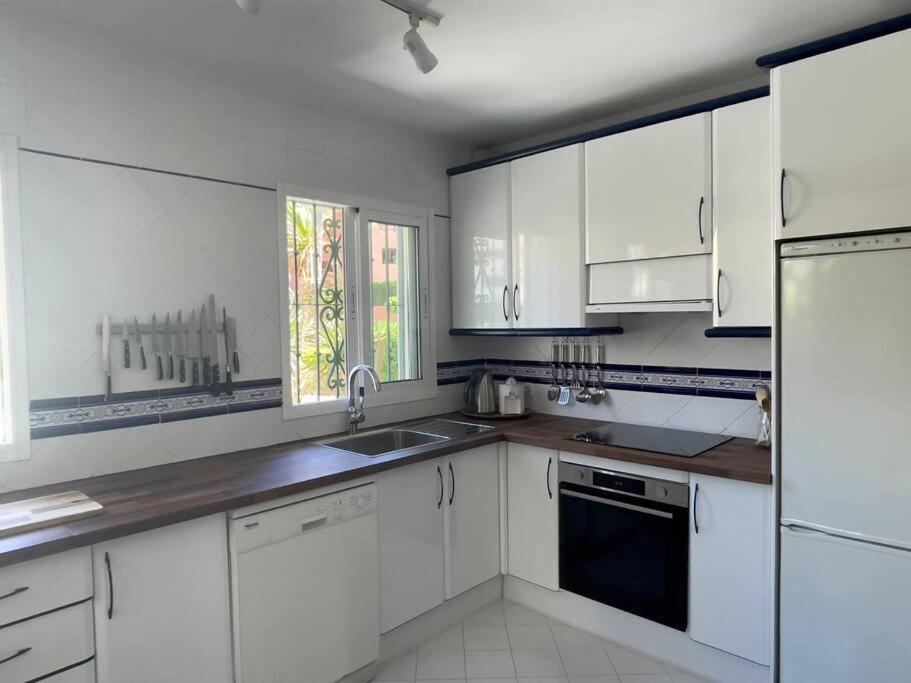 Сasa de vacaciones Spectacular Views At Beachfront Townhouse Rdr318 Estepona